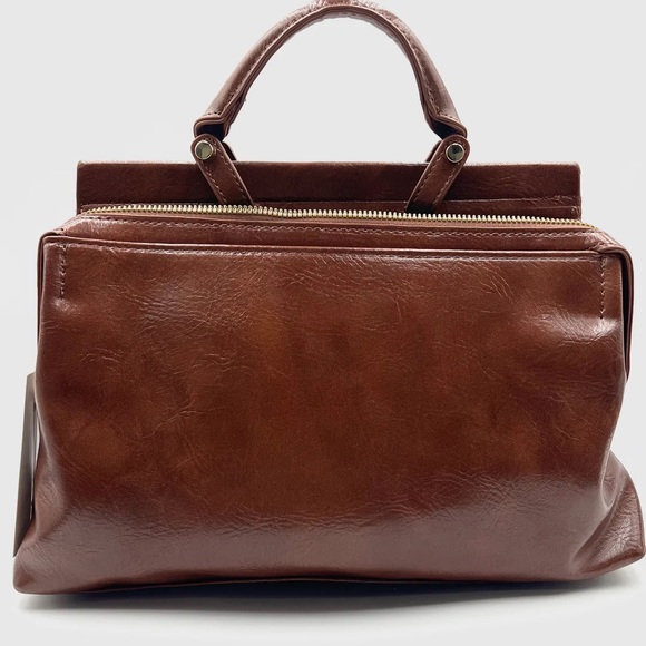 31 x W12 x H16.5cm
BagType - Shoulder
Material- High-definition oil wax leather - Picture 3 of 4